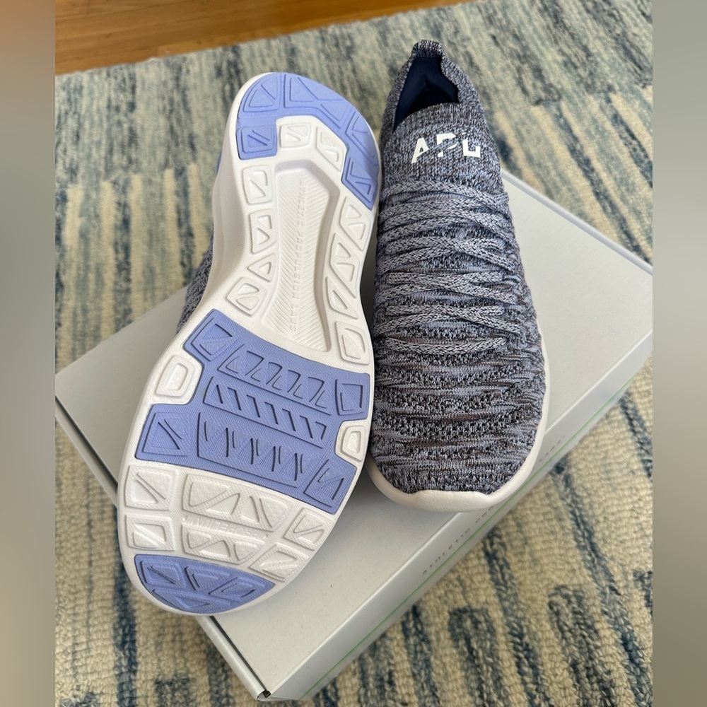 NWT APL Techloom Wave Size 9